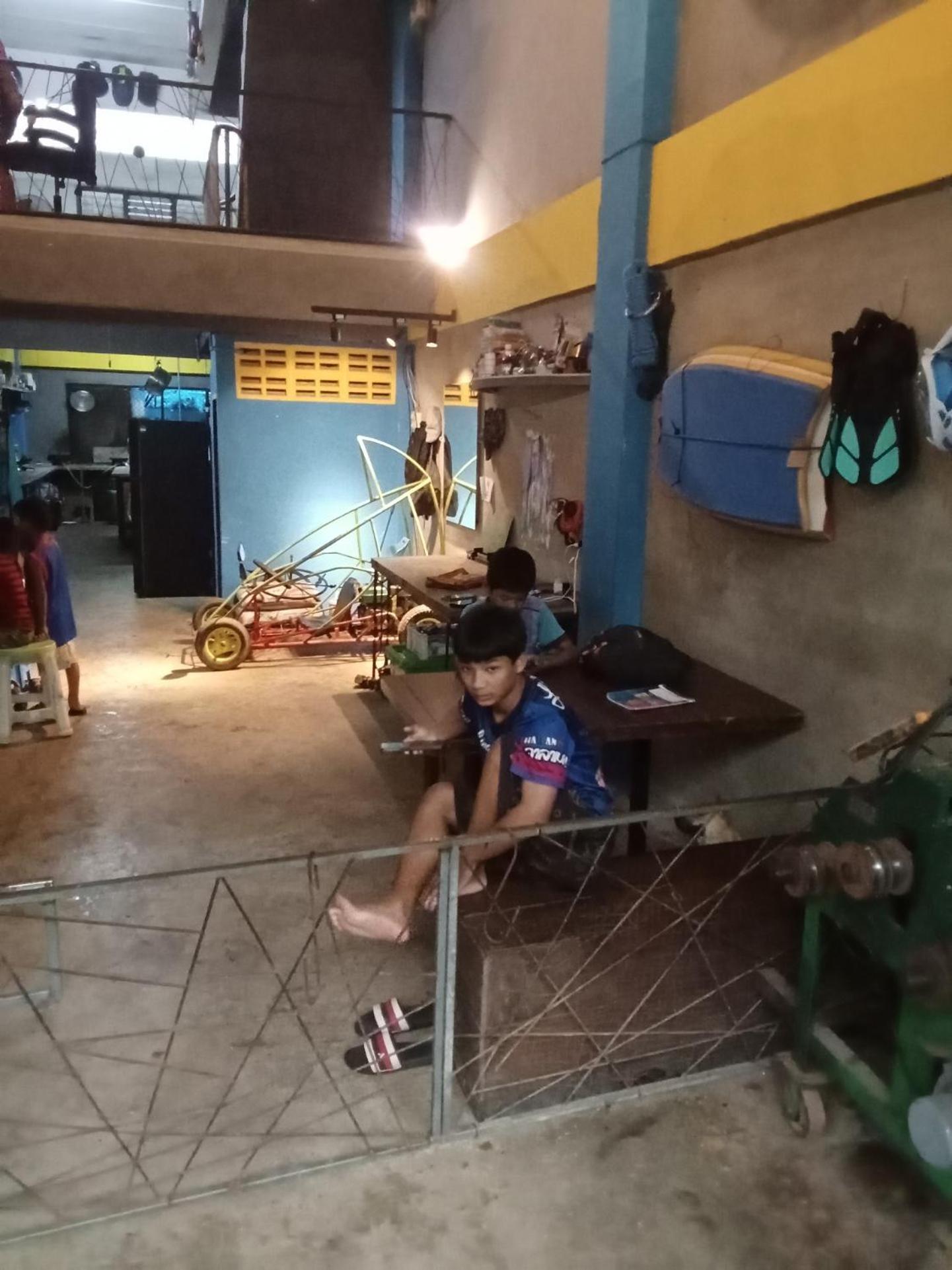 Mae Sot Commune Exterior foto
